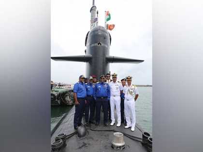 INS Vagir makes its maiden foreign port call at Colombo | INS Vagir makes its maiden foreign port call at Colombo
