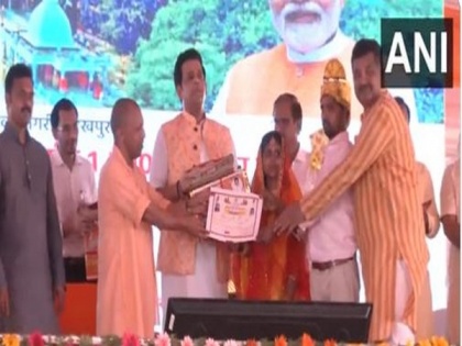 UP CM Yogi attends mass marriage program under 'Mukhyamantri Samoohik Vivah Yojana' in Gorakhpur | UP CM Yogi attends mass marriage program under 'Mukhyamantri Samoohik Vivah Yojana' in Gorakhpur