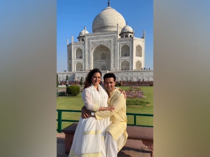 Rohit Bose Roy shares adorable picture with his wife on their wedding anniversary | Rohit Bose Roy shares adorable picture with his wife on their wedding anniversary