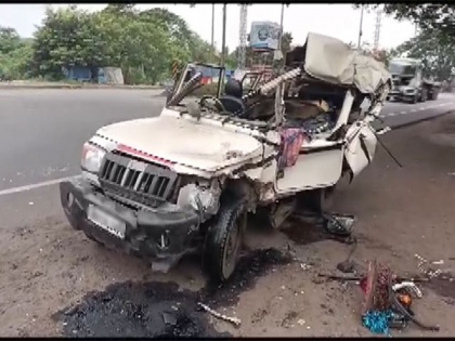 Two killed, three injured in jeep-truck collision in Visakhapatnam | Two killed, three injured in jeep-truck collision in Visakhapatnam