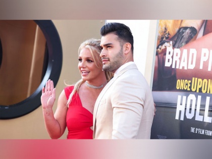 Britney Spears hugs husband Sam Asghari | Britney Spears hugs husband Sam Asghari