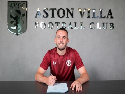 John McGinn extends his contract with Aston Villa | John McGinn extends his contract with Aston Villa
