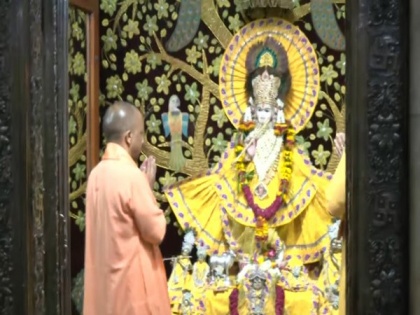 UP: Chief Minister Yogi Adityanath offers prayers at Shri Krishna Janmabhoomi temple in Mathura | UP: Chief Minister Yogi Adityanath offers prayers at Shri Krishna Janmabhoomi temple in Mathura