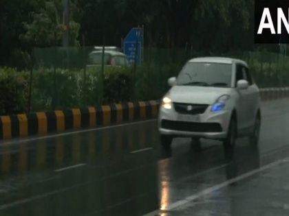 Heavy rainfall, thunderstorm lash parts of Delhi-NCR, brings respite from heat | Heavy rainfall, thunderstorm lash parts of Delhi-NCR, brings respite from heat