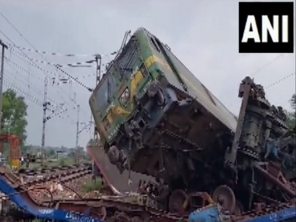 West Bengal: Two Goods trains collide at Onda railway station in Bankura | West Bengal: Two Goods trains collide at Onda railway station in Bankura