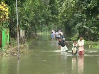 Assam: Flood situation marginally improves, 4 lakh people still affected | Assam: Flood situation marginally improves, 4 lakh people still affected