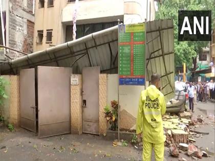 Mumbai: Portion of building collapsed in Ghatkopar, rescue operation underway | Mumbai: Portion of building collapsed in Ghatkopar, rescue operation underway