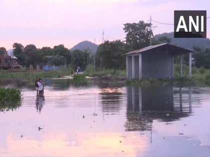 Assam: Water level of Brahmaputra in Guwahati goes down marginally, easing flood situation | Assam: Water level of Brahmaputra in Guwahati goes down marginally, easing flood situation