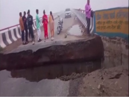 Approach road for bridge connecting Hastinapur to Bijnor washed away due to rains, traffic comes to standstill | Approach road for bridge connecting Hastinapur to Bijnor washed away due to rains, traffic comes to standstill