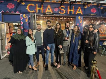 Asian couple makes Desi Cha Sha an instant hit in UK with Matka touch | Asian couple makes Desi Cha Sha an instant hit in UK with Matka touch