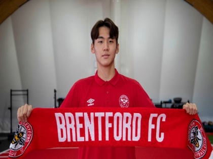 Brentford sign 18-year-old Ji-soo Kim | Brentford sign 18-year-old Ji-soo Kim