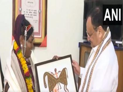 MP: BJP president Nadda meets Padma awardee Bhil artist, Bhuri Bai | MP: BJP president Nadda meets Padma awardee Bhil artist, Bhuri Bai MP: BJP president Nadda meets Padma awardee Bhil artist, Bhuri Bai | MP: BJP president Nadda meets Padma awardee Bhil artist, Bhuri Bai
