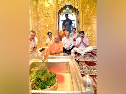 UP CM Yogi offers prayers at Kashi Vishwanath, Kaal Bhairav temples in Varanasi | UP CM Yogi offers prayers at Kashi Vishwanath, Kaal Bhairav temples in Varanasi