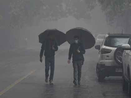 Delhiites wake up to light rain, yellow alert issued for today | Delhiites wake up to light rain, yellow alert issued for today
