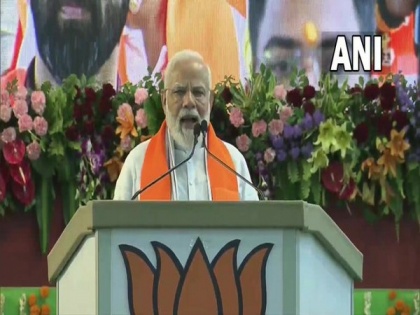 "We aren't the ones who sit in AC rooms and issue fatwas": PM Modi to BJP booth workers in Bhopal | "We aren't the ones who sit in AC rooms and issue fatwas": PM Modi to BJP booth workers in Bhopal