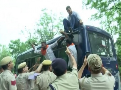Delhi police detain ABVP workers for protesting outside CM's residence over mismanagement of coaching institutes | Delhi police detain ABVP workers for protesting outside CM's residence over mismanagement of coaching institutes