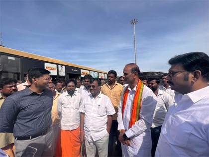 Tamil Nadu: Union Minister A Narayanaswamy inspects Periyar Bus Stand constructed under Madurai Smart City Project | Tamil Nadu: Union Minister A Narayanaswamy inspects Periyar Bus Stand constructed under Madurai Smart City Project