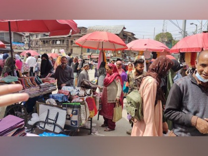 J-K: Shoppers flock to markets in Kashmir Valley ahead of Eid-ul-Adha celebrations | J-K: Shoppers flock to markets in Kashmir Valley ahead of Eid-ul-Adha celebrations