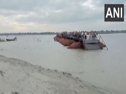 Bihar: Portion of temporary bridge in Vaishali washes away, people stranded | Bihar: Portion of temporary bridge in Vaishali washes away, people stranded