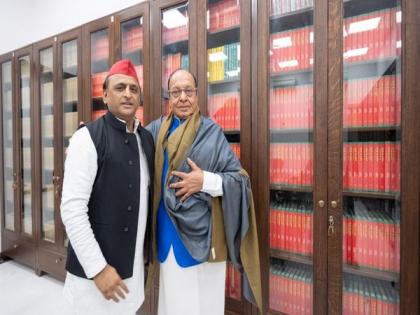 Shankersinh Vaghela meets Akhilesh Yadav amid efforts at opposition unity for 2024 Lok Sabha polls | Shankersinh Vaghela meets Akhilesh Yadav amid efforts at opposition unity for 2024 Lok Sabha polls