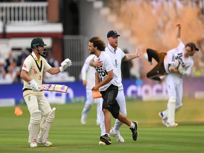 Climate protestors disrupt play during second Ashes Test between England-Australia | Climate protestors disrupt play during second Ashes Test between England-Australia