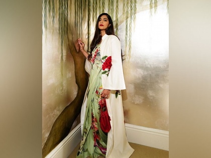 Sonam Kapoor represents India in floral print saree at UK PM Rishi Sunak's reception | Sonam Kapoor represents India in floral print saree at UK PM Rishi Sunak's reception