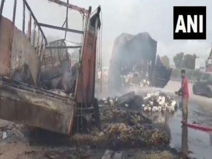 Jaipur: Five people, several cattle burnt alive in fire caused by collision between three trucks | Jaipur: Five people, several cattle burnt alive in fire caused by collision between three trucks