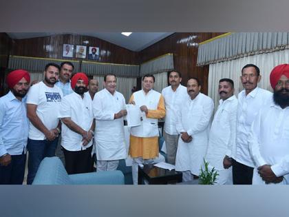 Uttarakhand: Bajpur sugar mill workers meet CM Dhami; press for non-privatization of sugar mill unit | Uttarakhand: Bajpur sugar mill workers meet CM Dhami; press for non-privatization of sugar mill unit