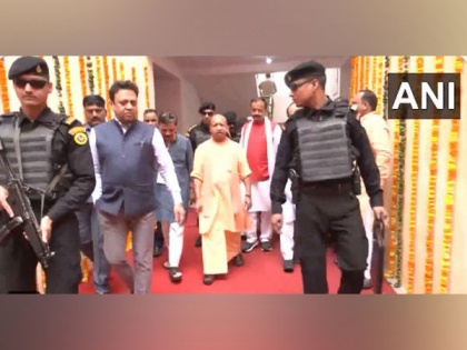 UP: CM Yogi hands over to beneficiaries flats built on land confiscated from Atiq Ahmed | UP: CM Yogi hands over to beneficiaries flats built on land confiscated from Atiq Ahmed