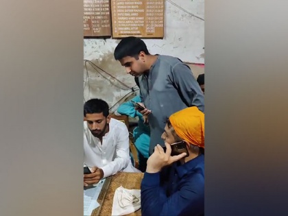 Miscreants threaten Sikhs, forcibly stop kirtan at Gurdwara in Pakistan's Sindh | Miscreants threaten Sikhs, forcibly stop kirtan at Gurdwara in Pakistan's Sindh