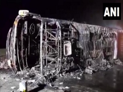 Maharashtra: 25 people charred to death as bus catches fire on Samruddhi Mahamarg Expressway | Maharashtra: 25 people charred to death as bus catches fire on Samruddhi Mahamarg Expressway