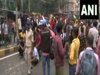 Bihar Police lathi-charge CTET aspirants protesting against ending of domicile rule in recruitments | Bihar Police lathi-charge CTET aspirants protesting against ending of domicile rule in recruitments