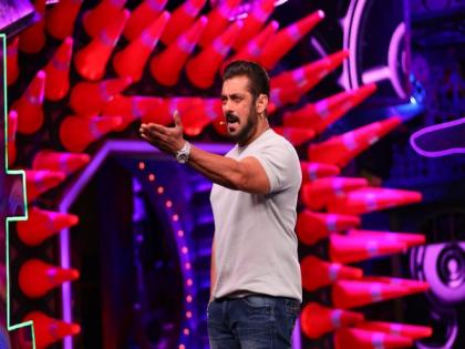 'Bigg Boss OTT 2': Salman Khan hits out at Jad Hadid over kiss, asks him to behave properly | 'Bigg Boss OTT 2': Salman Khan hits out at Jad Hadid over kiss, asks him to behave properly