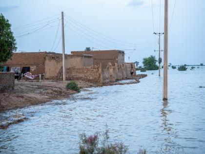 Bihar: Two stranded trucks drown in River Son, 28 stuck due to rise in water level | Bihar: Two stranded trucks drown in River Son, 28 stuck due to rise in water level Bihar: Two stranded trucks drown in River Son, 28 stuck due to rise in water level | Bihar: Two stranded trucks drown in River Son, 28 stuck due to rise in water level