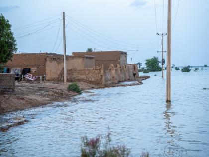 Bihar: Two stranded trucks drown in River Son, 28 stuck due to rise in water level | Bihar: Two stranded trucks drown in River Son, 28 stuck due to rise in water level