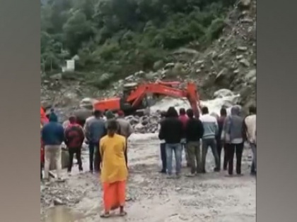 Uttarakhand: Badrinath highway remains blocked due to heavy rainfall in Chamoli, commuters stranded | Uttarakhand: Badrinath highway remains blocked due to heavy rainfall in Chamoli, commuters stranded