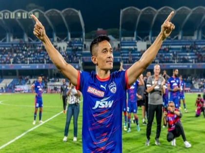 India captain Sunil Chhetri extends his stay at Bengaluru FC, signs contract extension | India captain Sunil Chhetri extends his stay at Bengaluru FC, signs contract extension