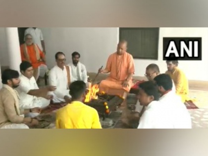 CM Yogi Adityanath performs Rudrabhishek at Gorakhnath temple as Shrawan begins | CM Yogi Adityanath performs Rudrabhishek at Gorakhnath temple as Shrawan begins