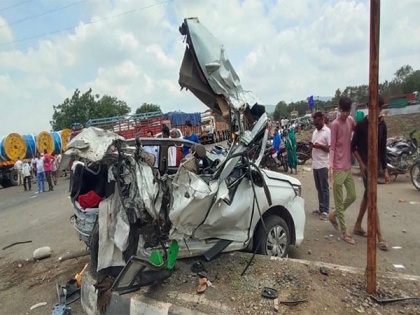 7 killed, 27 injured after container rams vehicles in Maharashtra's Dhule | 7 killed, 27 injured after container rams vehicles in Maharashtra's Dhule
