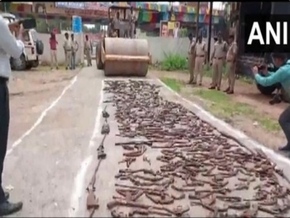 Police bulldozed confiscated illegal arms in MP's Datia | Police bulldozed confiscated illegal arms in MP's Datia
