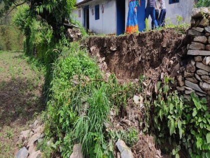 Wide cracks appear in Uttarakhand's Mastari village after heavy rain | Wide cracks appear in Uttarakhand's Mastari village after heavy rain