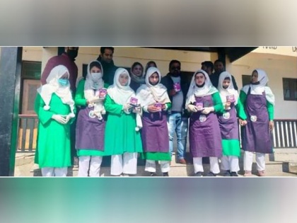 Rural Kashmir's women's group breaks taboos, produces sanitary napkins | Rural Kashmir's women's group breaks taboos, produces sanitary napkins