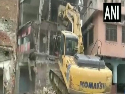 UP: Demolition drive conducted at Fatehpur house of accused in rape, murder case | UP: Demolition drive conducted at Fatehpur house of accused in rape, murder case