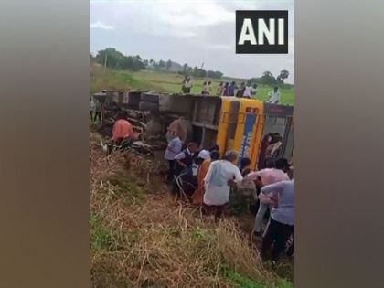 15 students injured after school bus overturns in Andhra Pradesh | 15 students injured after school bus overturns in Andhra Pradesh
