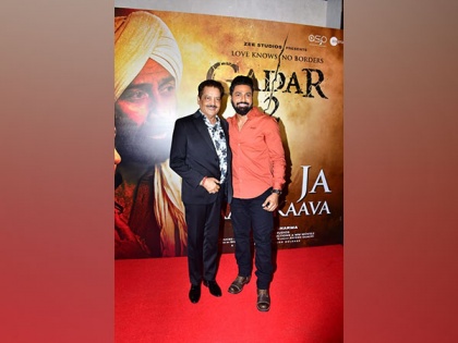 Udit Narayan, Mithoon unite to celebrate success of song 'Udd Jaa Kaale Kaava' from 'Gadar 2' | Udit Narayan, Mithoon unite to celebrate success of song 'Udd Jaa Kaale Kaava' from 'Gadar 2'