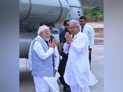 Prime Minister Modi arrives in Chhattisgarh's Raipur to dedicate projects | Prime Minister Modi arrives in Chhattisgarh's Raipur to dedicate projects