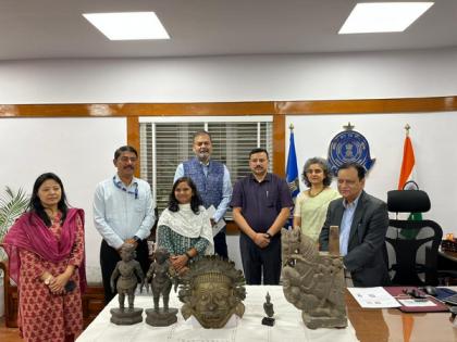 Karnataka: Customs Dept hands over seized antiques to Archaeological Survey of India | Karnataka: Customs Dept hands over seized antiques to Archaeological Survey of India