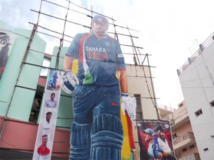 Hyderabad celebrates Dhoni's 43rd birthday in unique style, set up 52 feet cutout | Hyderabad celebrates Dhoni's 43rd birthday in unique style, set up 52 feet cutout