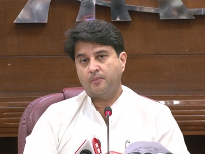 "I can't keep workers with me by tying handcuffs": Union Minister Jyotiraditya Scindia | "I can't keep workers with me by tying handcuffs": Union Minister Jyotiraditya Scindia