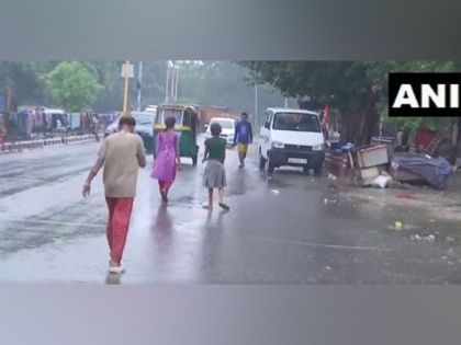 Delhi gets season's first heavy rain, several areas waterlogged, people battle traffic woes | Delhi gets season's first heavy rain, several areas waterlogged, people battle traffic woes